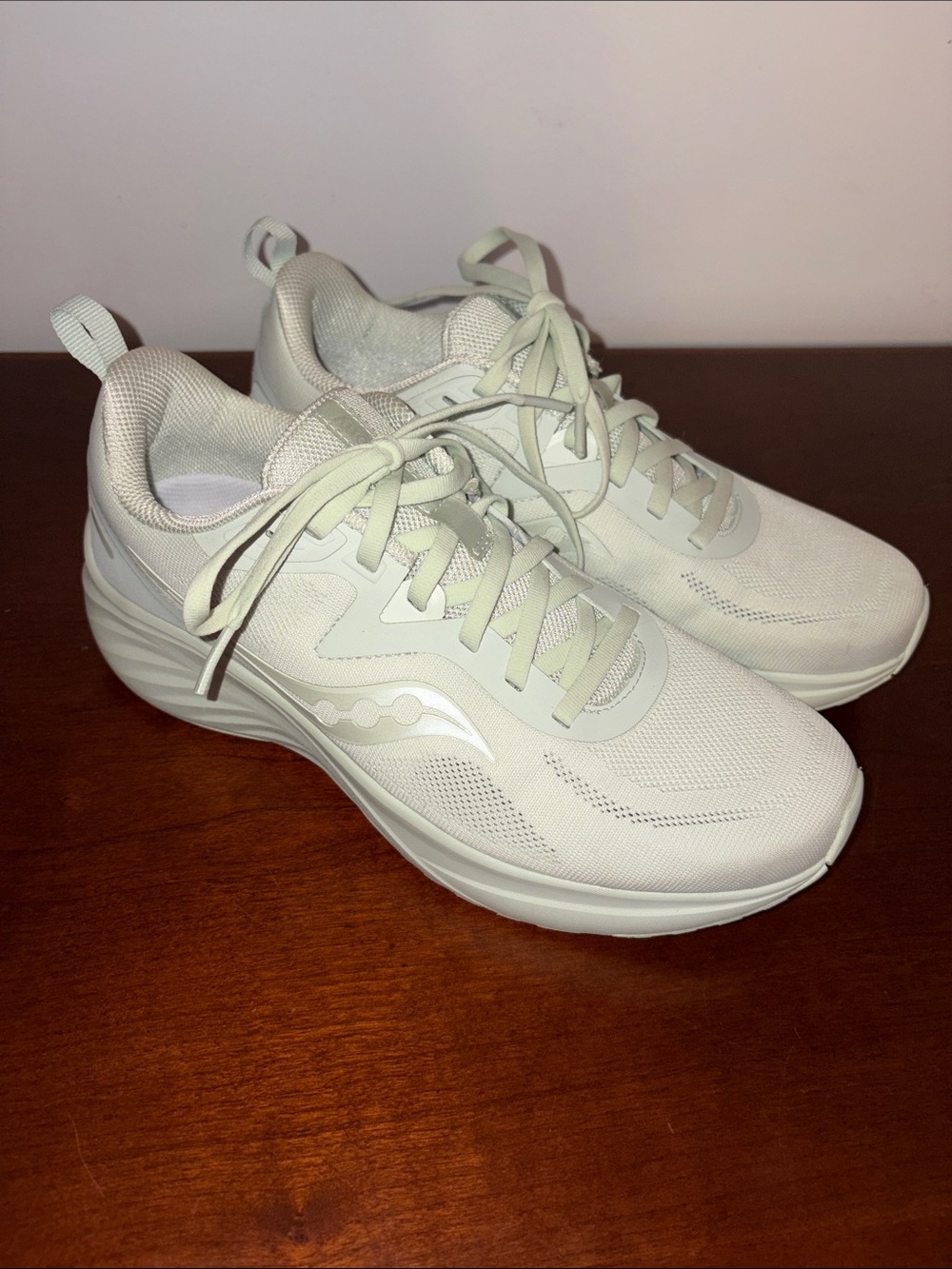 Saucony Women's Light Green Walking Sneakers